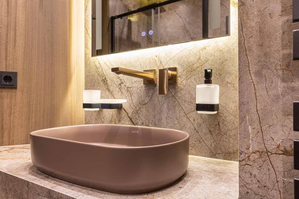 Luxury Apartment In The Superb Location Chisinau Ngoại thất bức ảnh